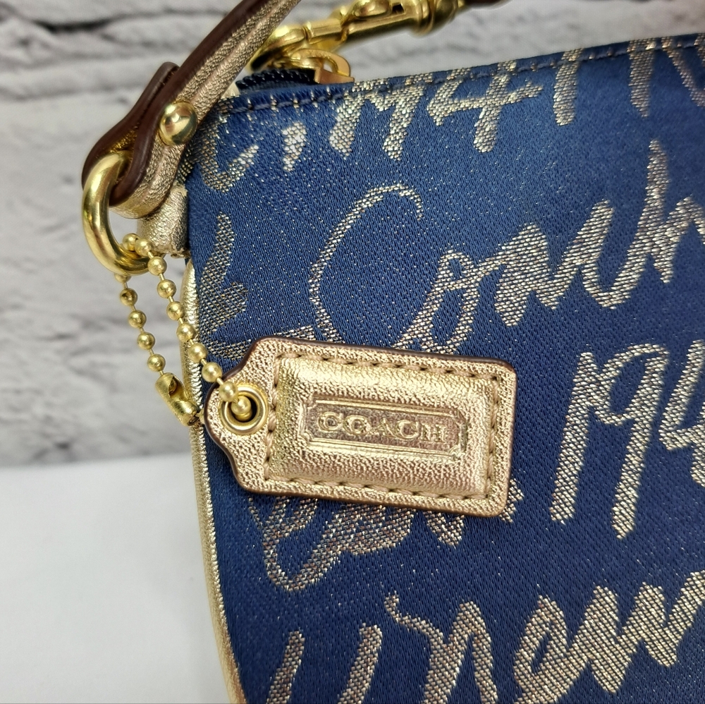 'COACH' 'POPPY' SIGNATURE SCRIPT LUREX JACQUARD WRISTLET & DUST BAG SET - Picture 11 of 15
